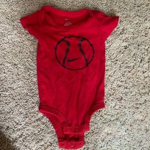 Nike onesie. Says 0-6M. Fit my little one around 6M.